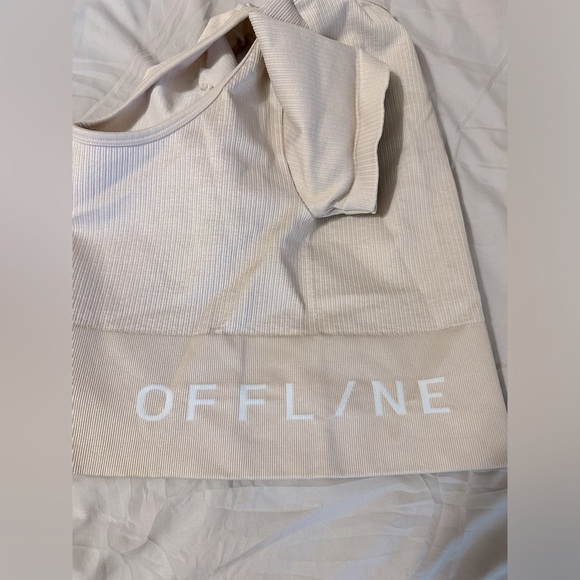 Cute cropped fitted top - Picture 2 of 4